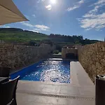 House With Private Pool, Bbq And Country View Apartment *
