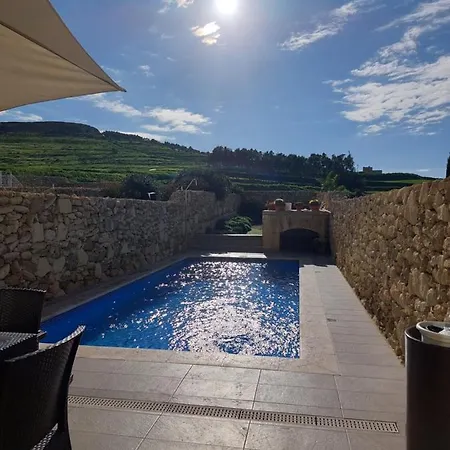 House With Private Pool, Bbq And Country View 아파트 *