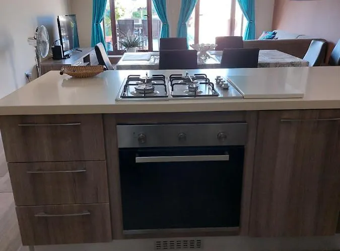 House With Private Pool, Bbq And Country View Daire